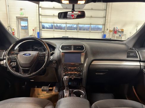 Used 2018 Ford Explorer XLT w/ Equipment Group 201A image 18