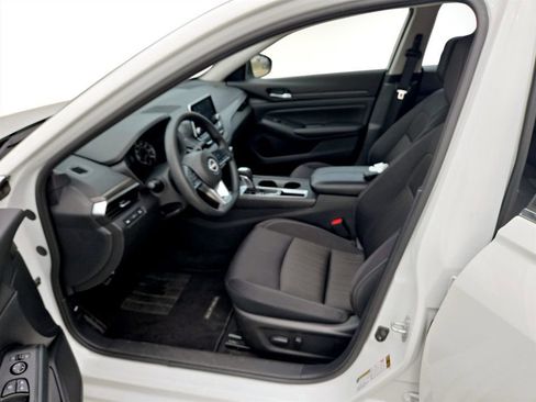 Used 2025 Nissan Altima 2.5 SV FWD image 27