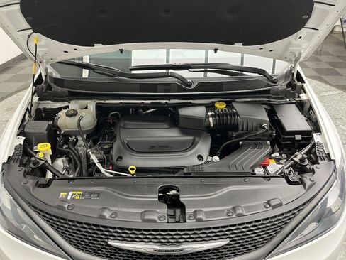 Used 2024 Chrysler Voyager LX FWD image 27