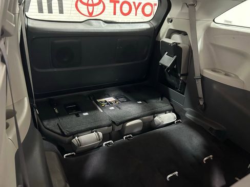 Used 2024 Toyota Sienna LE image 15