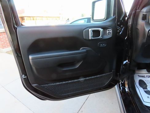 Used 2025 Jeep Gladiator Sport image 21