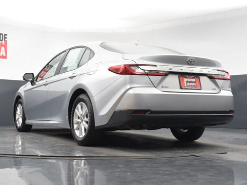 Used 2025 Toyota Camry LE image 27
