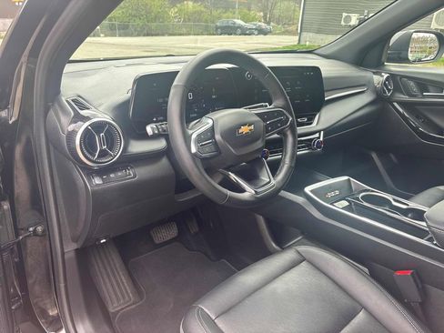 Used 2025 Chevrolet Equinox LT w/ Convenience Package II image 13