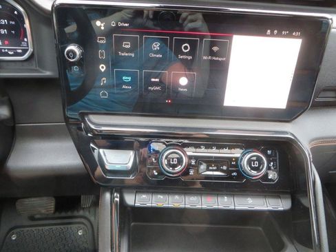 Used 2024 GMC Sierra 1500 AT4 w/ Technology Package AWD/4WD image 19