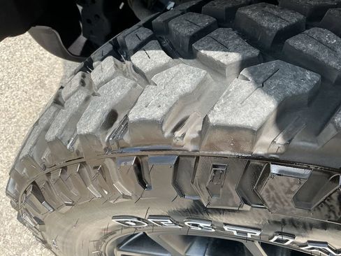 Certified 2025 Jeep Gladiator Sport AWD/4WD image 31