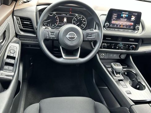 Used 2023 Nissan Rogue S image 8