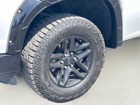 Used 2024 Chevrolet Silverado 1500 Custom Trail Boss w/ LPO, Dark Essentials Package image 27