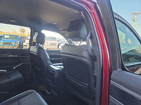 Used 2024 Jeep Wagoneer Series II image 91