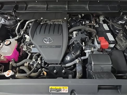 Used 2023 Toyota Highlander XLE AWD/4WD image 13