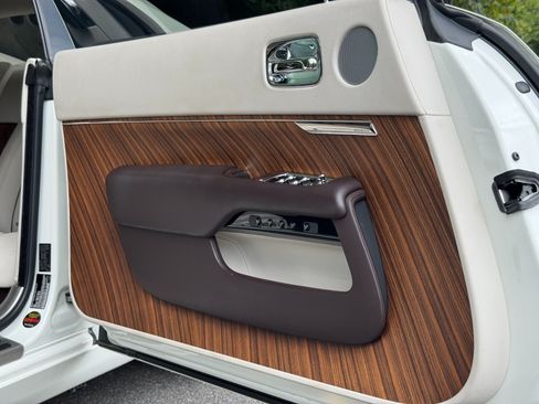 Used 2017 Rolls-Royce Wraith RWD image 26
