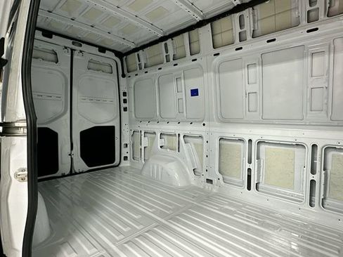 Used 2025 Mercedes-Benz Sprinter 2500 image 3
