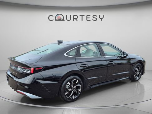 Certified 2025 Hyundai Sonata SEL FWD image 5