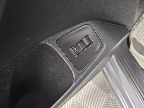 Used 2022 Volkswagen Tiguan SE image 13