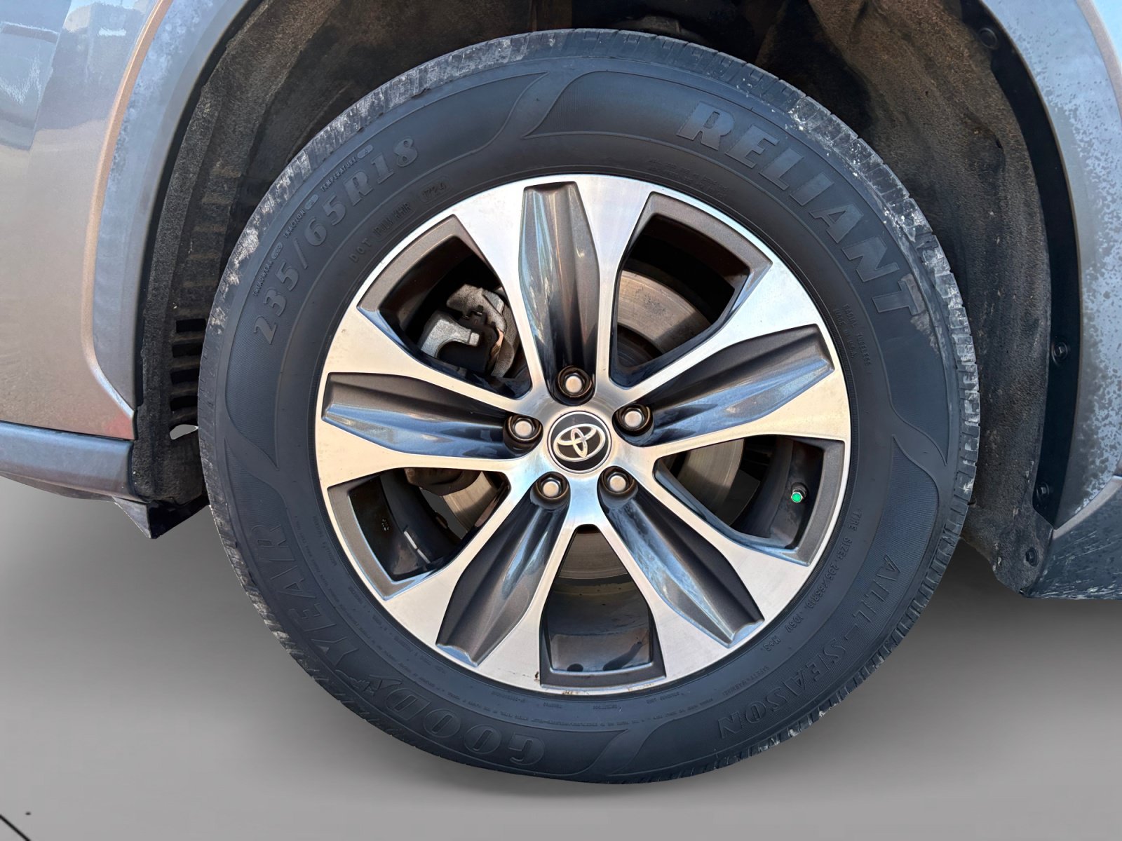 Used 2021 Toyota Highlander XLE FWD image 9