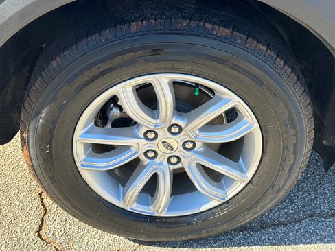 Used 2020 Ford Explorer Base image 16