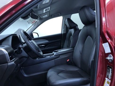 Certified 2025 Toyota Grand Highlander AWD image 18