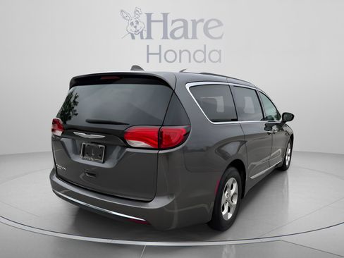 Used 2017 Chrysler Pacifica Touring-L Plus FWD image 5