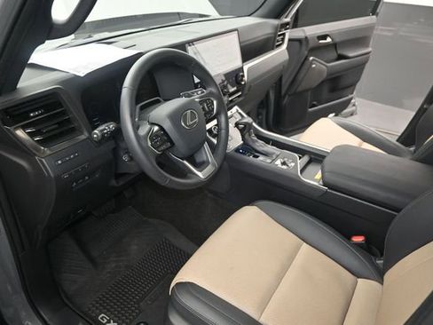 Used 2024 Lexus GX 550 AWD/4WD image 6