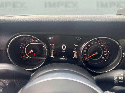Used 2018 Jeep Wrangler Unlimited Sahara w/ Dual Top Group AWD/4WD image 18