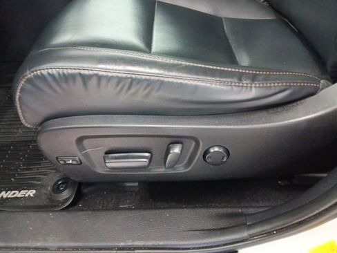 Used 2019 Toyota Highlander XLE image 27