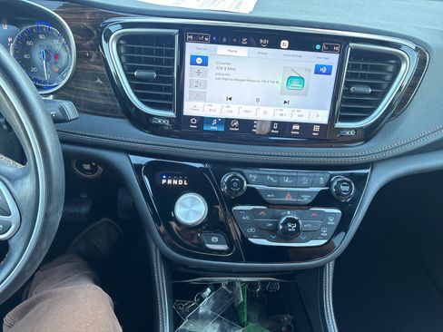 Used 2021 Chrysler Pacifica Pinnacle image 16