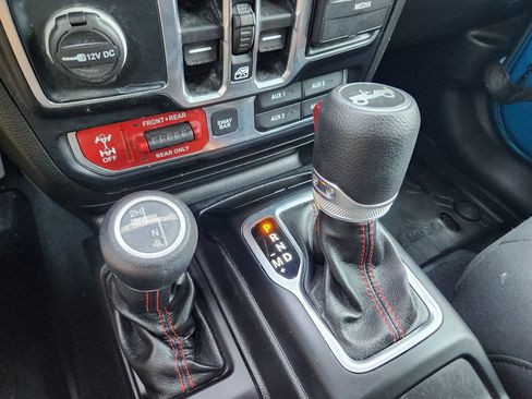 Used 2019 Jeep Wrangler Unlimited Rubicon w/ Cold Weather Group AWD/4WD image 23