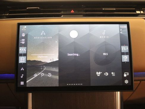 Used 2024 Land Rover Range Rover SE AWD/4WD image 24