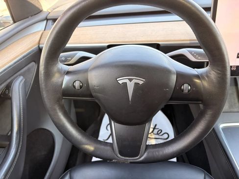 Used 2022 Tesla Model Y Long Range AWD/4WD image 18
