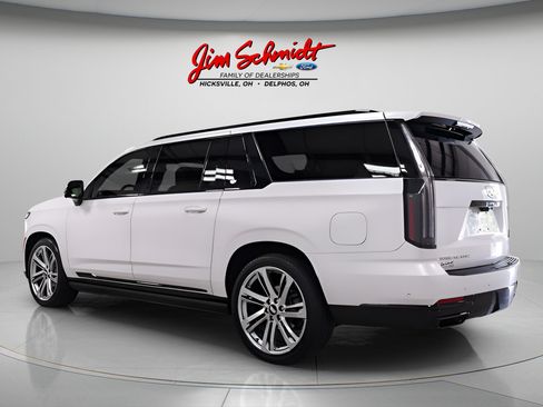 Used 2025 Cadillac Escalade ESV Sport Platinum AWD/4WD image 4