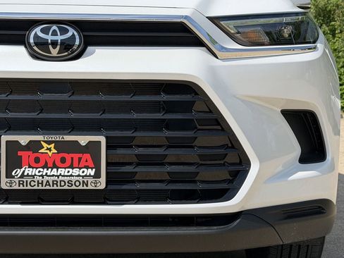 New 2026 Toyota Grand Highlander AWD image 9