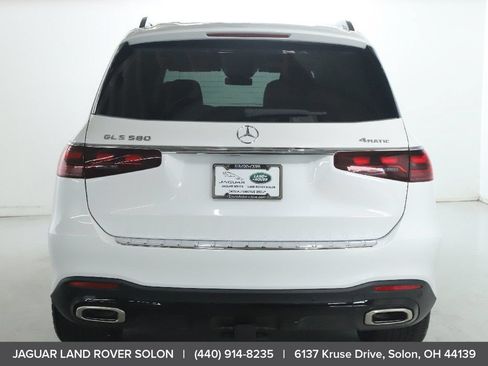 Used 2024 Mercedes-Benz GLS 580 4MATIC image 7