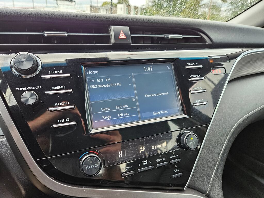 Used 2018 Toyota Camry SE FWD image 21