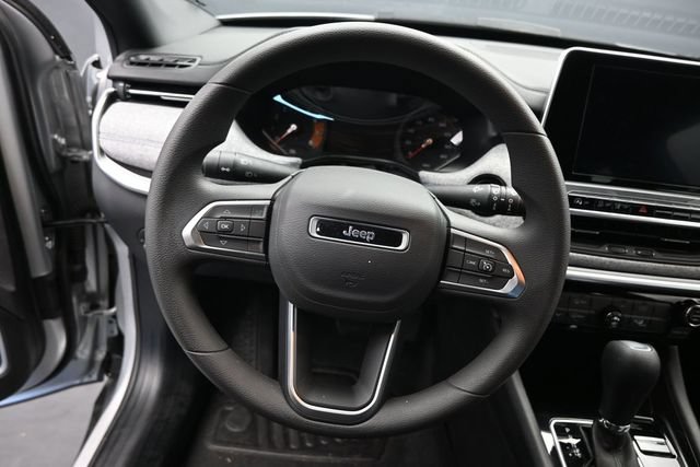 Used 2025 Jeep Compass Sport w/ Mopar Graphics Package AWD/4WD image 4
