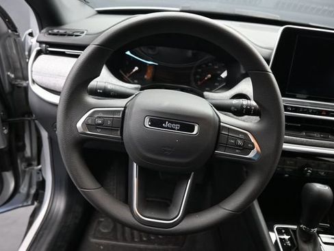 Used 2025 Jeep Compass Sport w/ Mopar Graphics Package AWD/4WD image 4