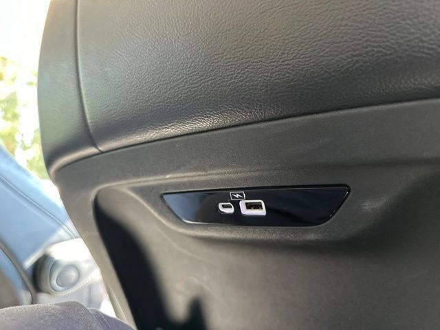 Used 2022 Chrysler Pacifica Touring-L FWD image 33