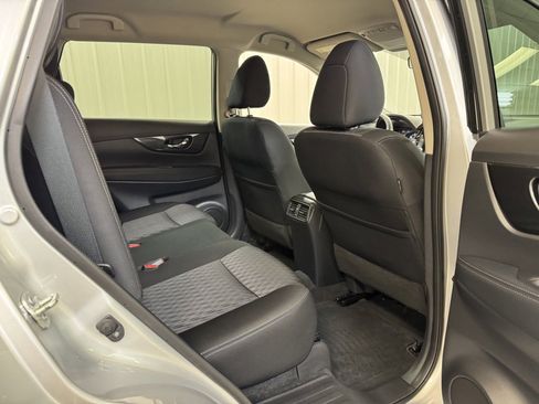 Used 2020 Nissan Rogue SV image 25