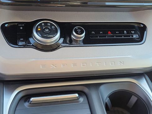 New 2025 Ford Expedition Active image 31