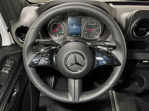 Used 2025 Mercedes-Benz Sprinter 2500 image 24