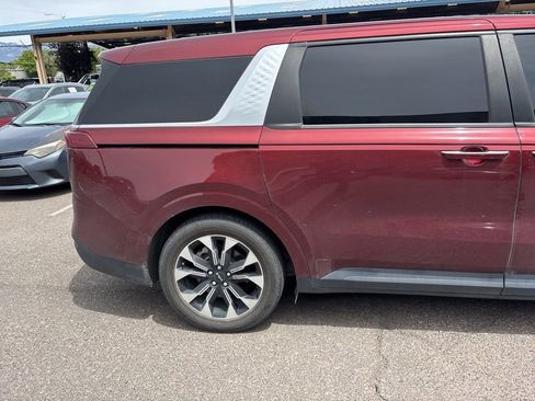 Used 2024 Kia Carnival EX FWD image 5
