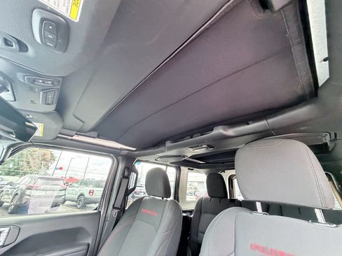 Used 2022 Jeep Wrangler Unlimited Rubicon w/ LED Lighting Group AWD/4WD image 10