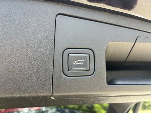 Used 2023 Cadillac XT4 Premium Luxury w/ Technology Package FWD image 7