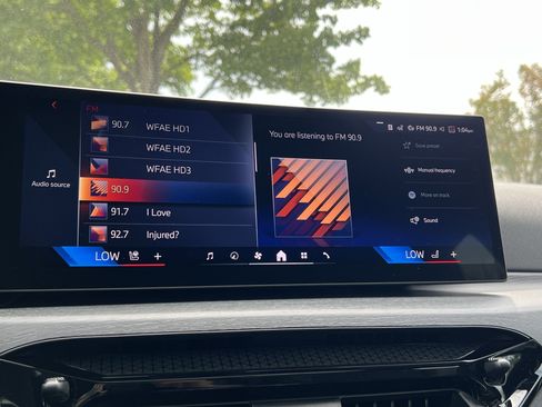 Used 2025 BMW 330i xDrive Sedan w/ Premium Package image 27