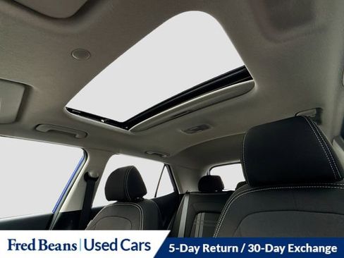 Used 2025 Hyundai Venue SEL image 22