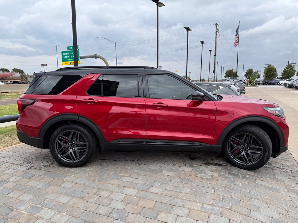 Used 2025 Ford Explorer ST AWD/4WD image 6