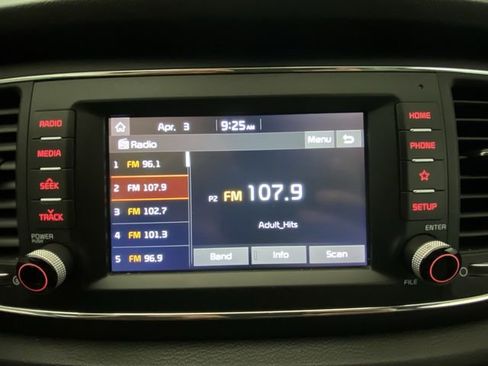 Used 2021 Kia Sedona LX image 16