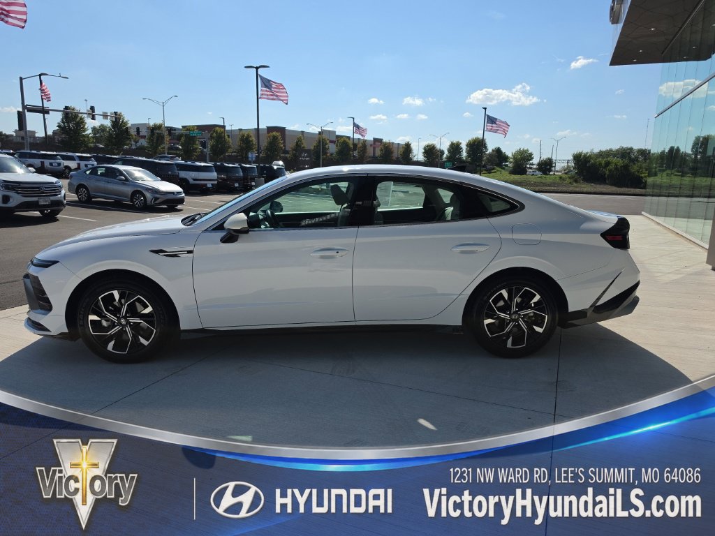 Used 2025 Hyundai Sonata SEL FWD image 2
