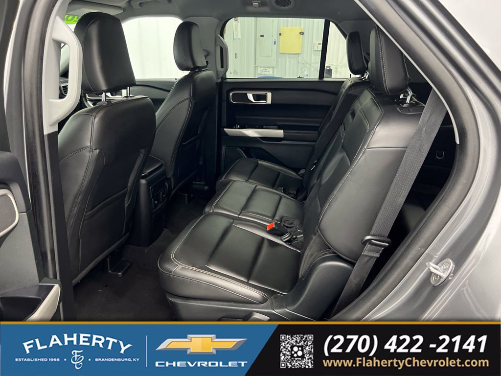 Used 2024 Ford Explorer XLT w/ Equipment Group 202A RWD image 11