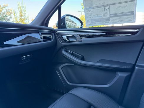 Used 2025 Porsche Macan AWD/4WD image 24