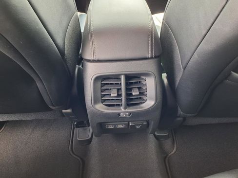 Used 2023 Jeep Cherokee Altitude Lux image 12