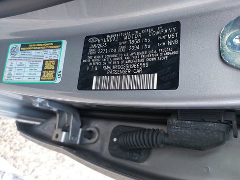 Certified 2025 Hyundai Elantra Sport FWD image 37